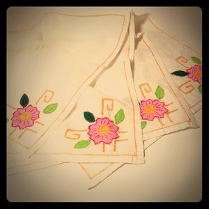 Vintage Embroidered Floral Napkin Set